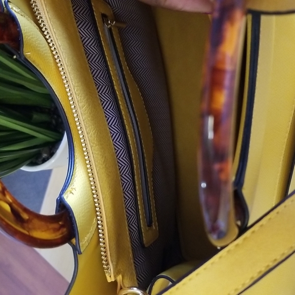 Isabelle yellow pre-approved vegan purse - Picture 2 of 3